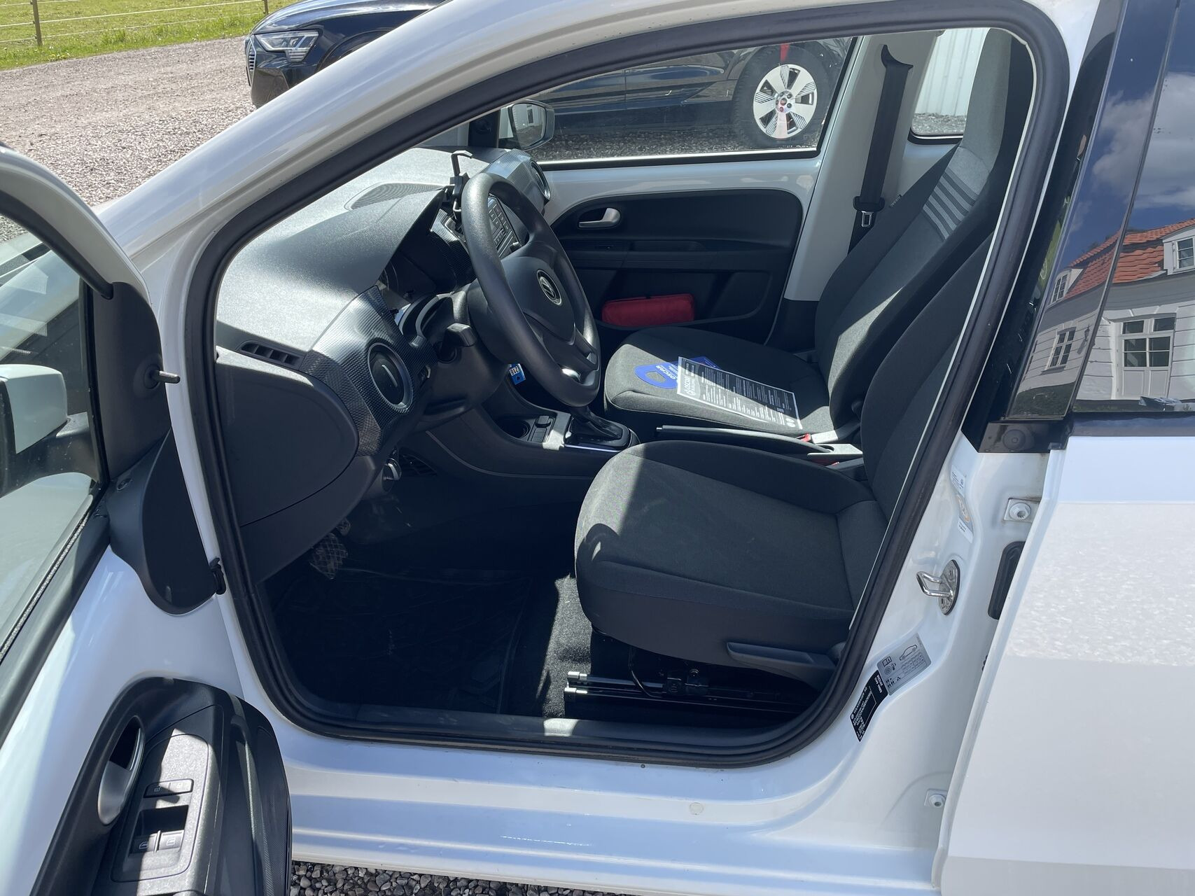 Hvid VW e-up fra 2021