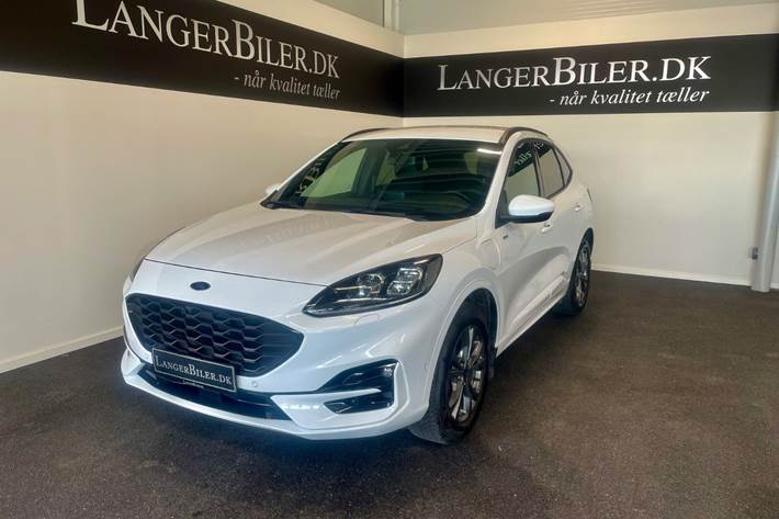 Hvid Ford Kuga fra 2022 set udefra