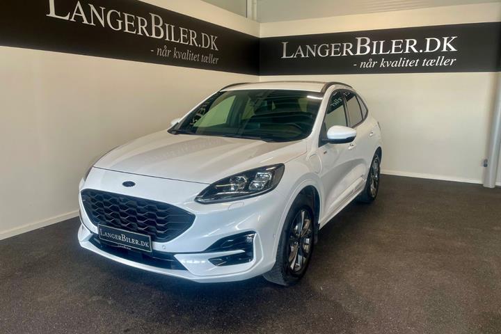 Hvid Ford Kuga fra 2022 set udefra