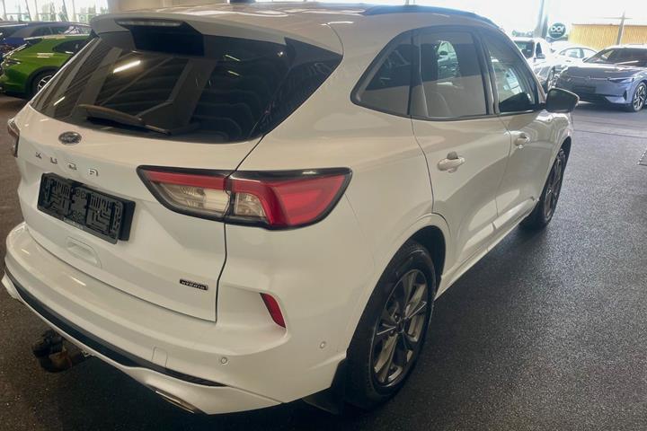Hvid Ford Kuga fra 2022