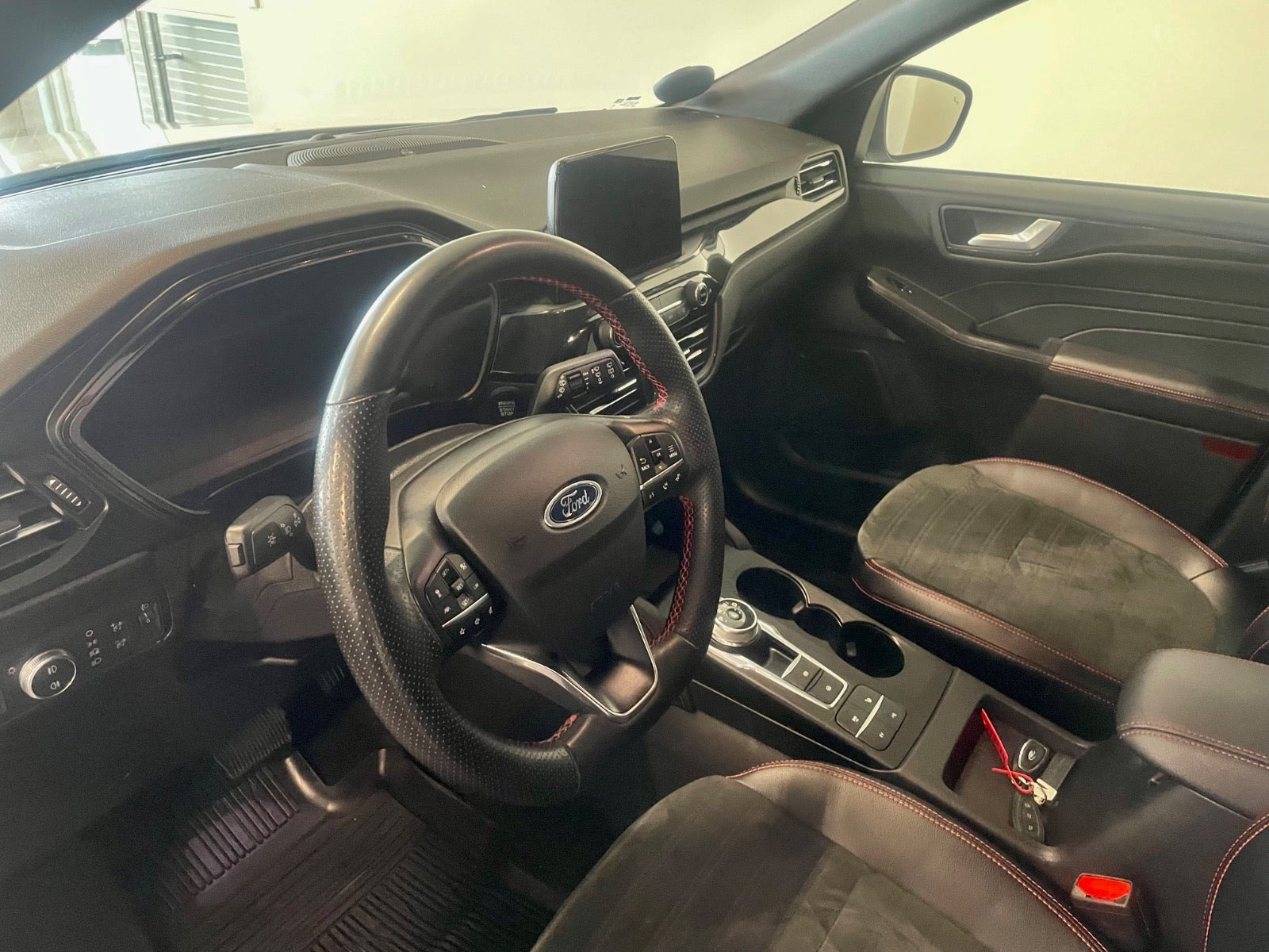 Hvid Ford Kuga fra 2022