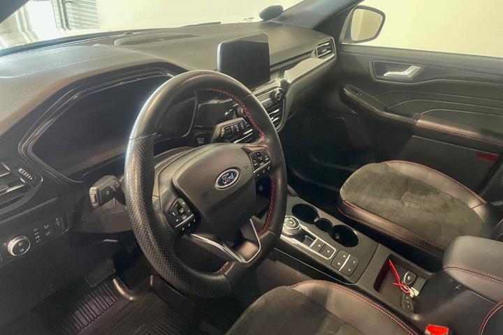 Hvid Ford Kuga fra 2022