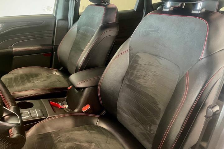 Hvid Ford Kuga fra 2022