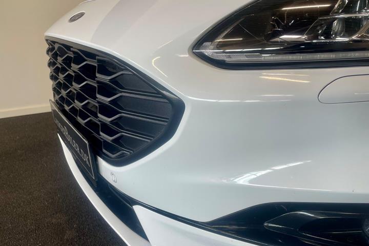 Hvid Ford Kuga fra 2022