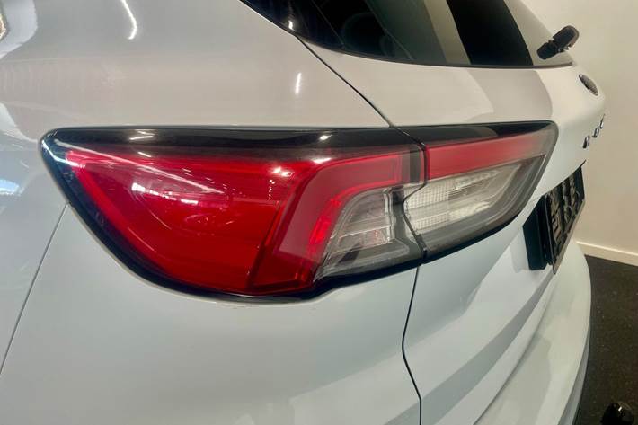 Hvid Ford Kuga fra 2022