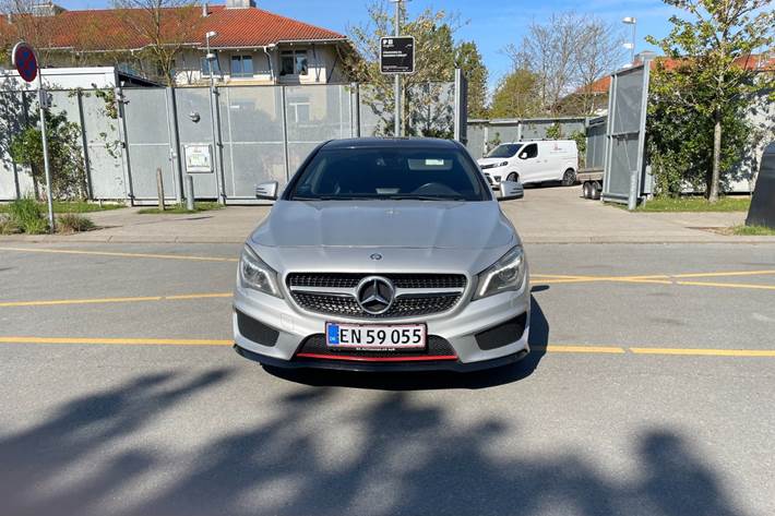 Grå Mercedes CLA250 fra 2014