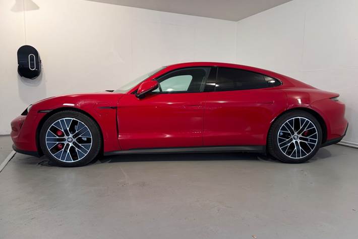 Rød Porsche Taycan 4S fra 2021