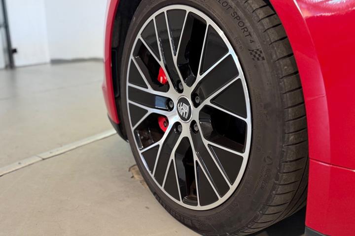 Rød Porsche Taycan 4S fra 2021