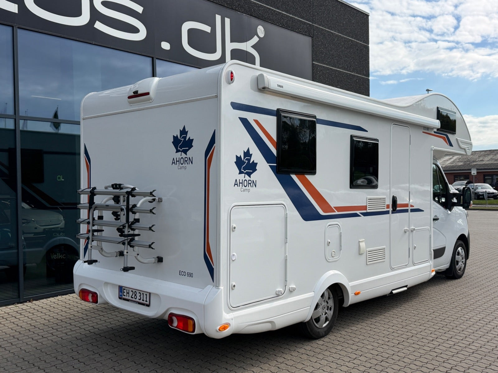 Hvid Ahorn Camp A690 fra 2023 set udefra