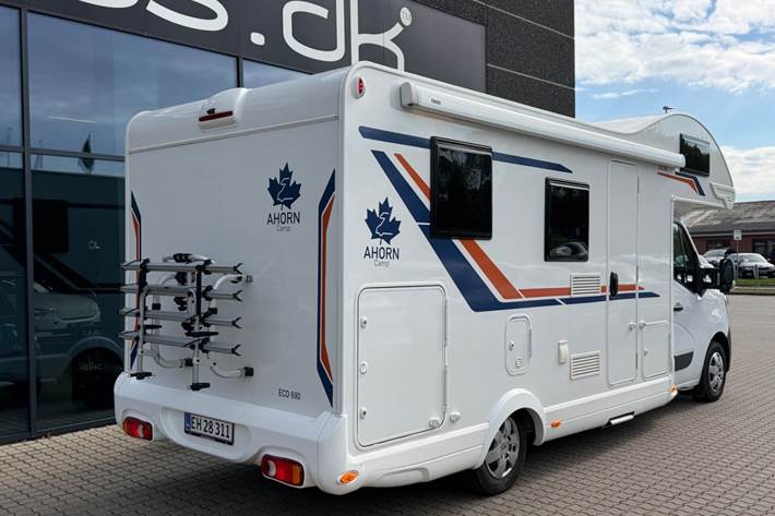 Hvid Ahorn Camp A690 fra 2023 set udefra