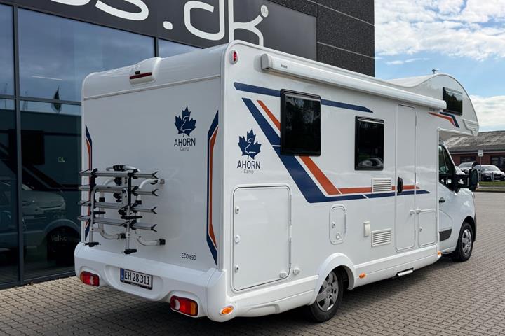 Hvid Ahorn Camp A690 fra 2023 set udefra
