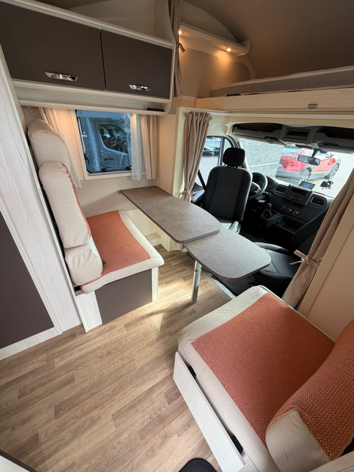 Hvid Ahorn Camp A690 fra 2023 set udefra