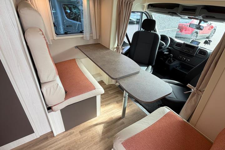 Hvid Ahorn Camp A690 fra 2023 set udefra