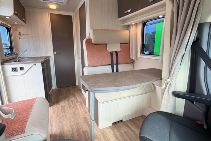 Hvid Ahorn Camp A690 fra 2023 set udefra