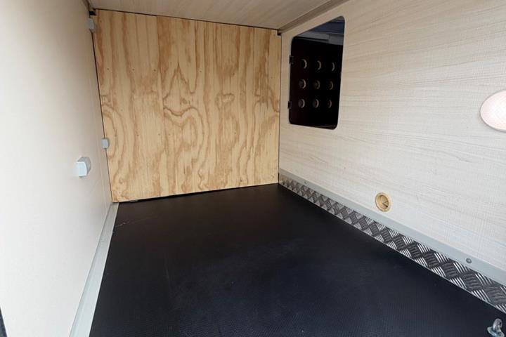 Hvid Ahorn Camp A690 fra 2023 set udefra