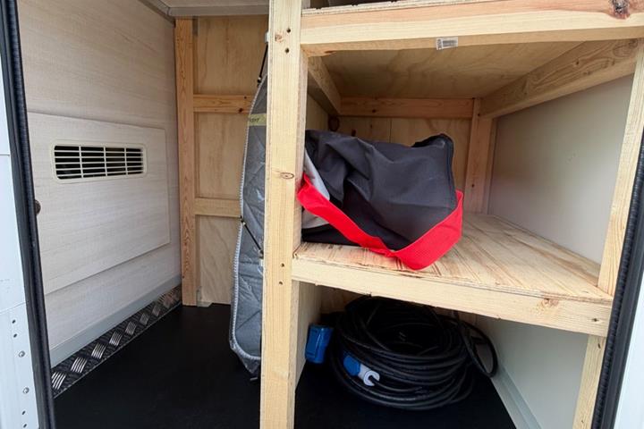 Hvid Ahorn Camp A690 fra 2023 set udefra