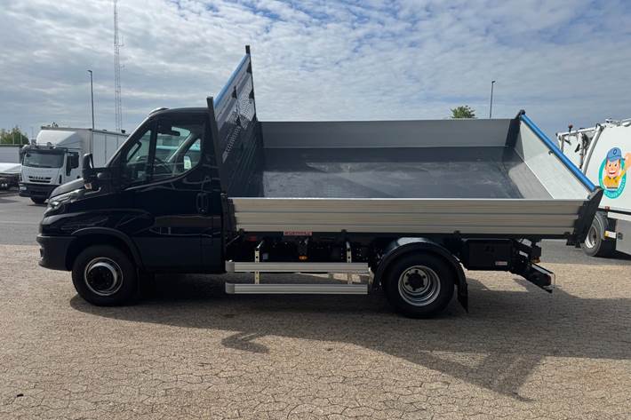 Sort Iveco Daily fra 2024