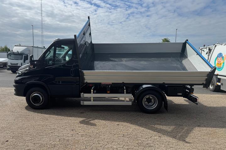 Sort Iveco Daily fra 2024