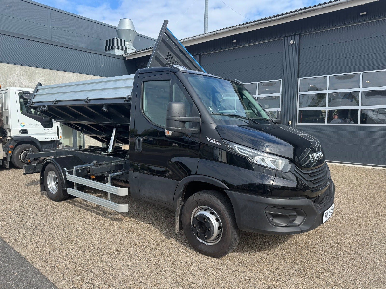 Sort Iveco Daily fra 2024