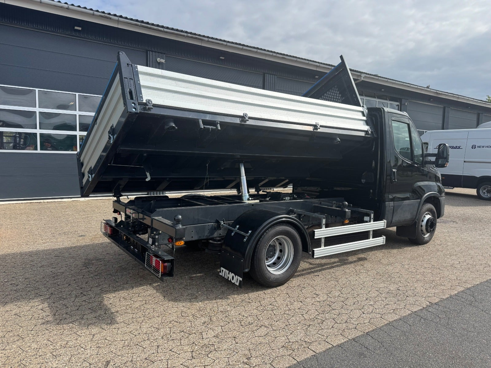 Sort Iveco Daily fra 2024