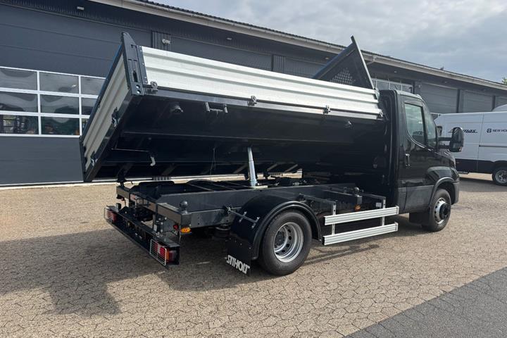 Sort Iveco Daily fra 2024
