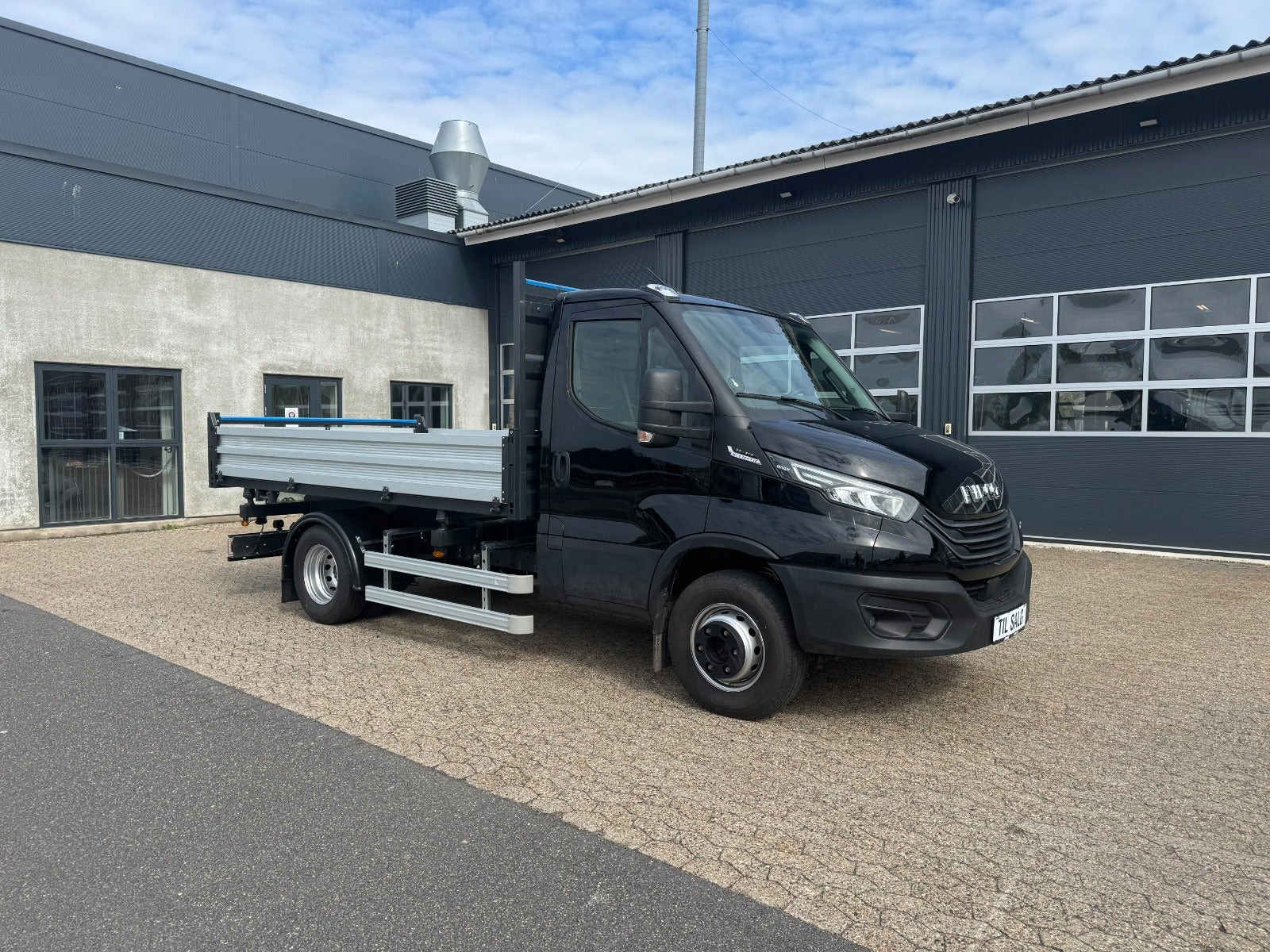 Sort Iveco Daily fra 2024