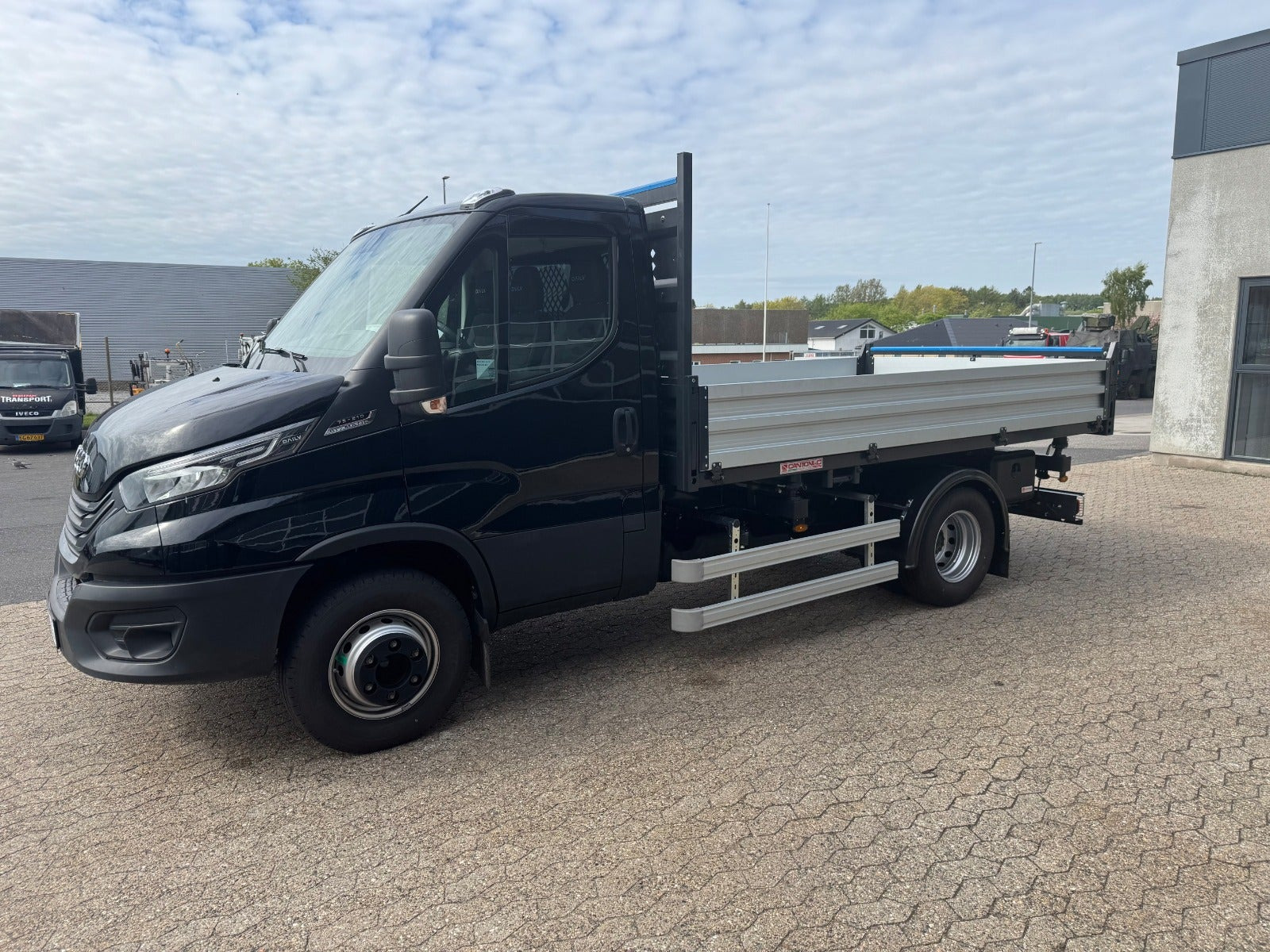 Sort Iveco Daily fra 2024