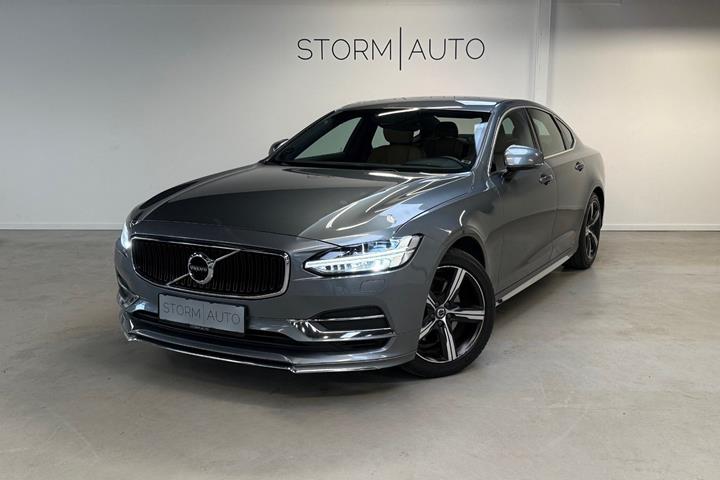 Sølv Volvo S90 fra 2017 set udefra