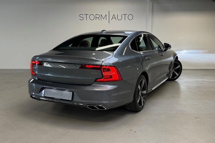 Sølv Volvo S90 fra 2017