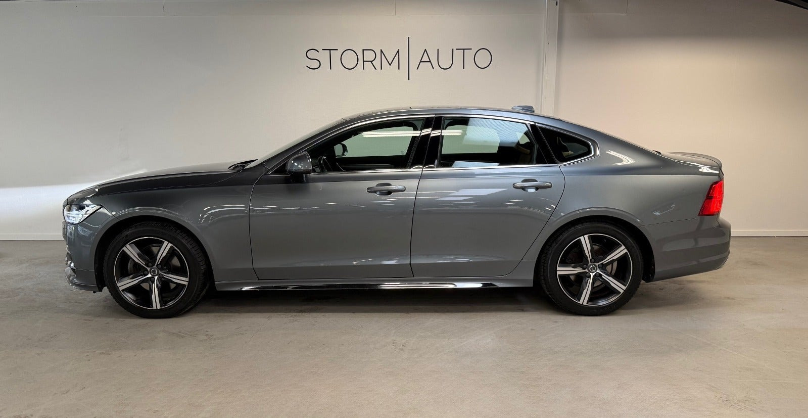 Sølv Volvo S90 fra 2017