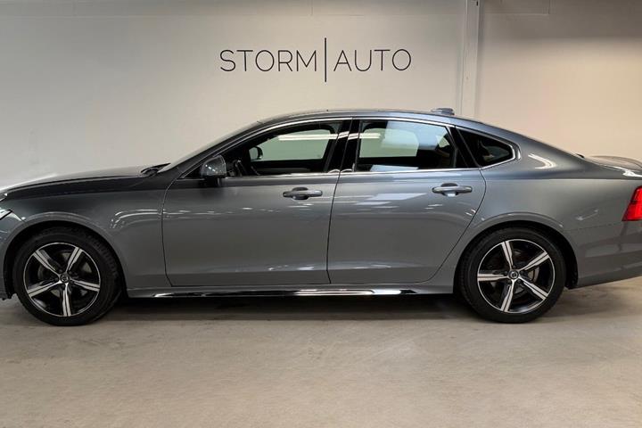 Sølv Volvo S90 fra 2017