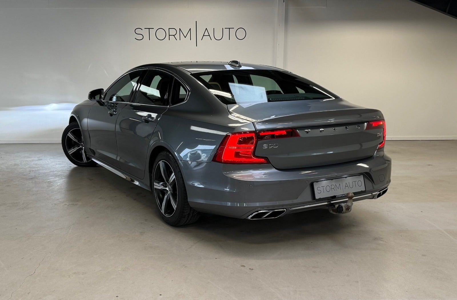 Sølv Volvo S90 fra 2017