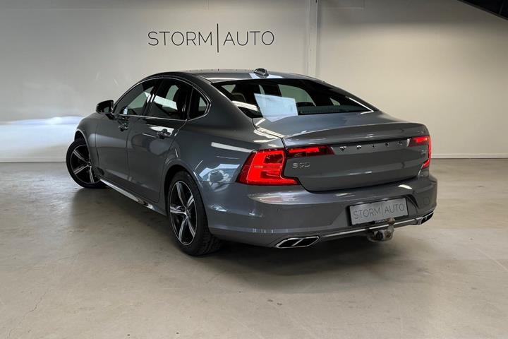Sølv Volvo S90 fra 2017