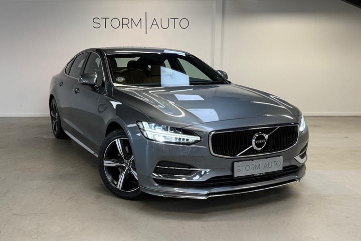 Sølv Volvo S90 fra 2017 set udefra