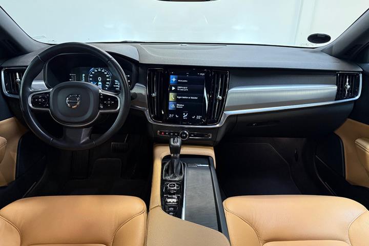 Sølv Volvo S90 fra 2017