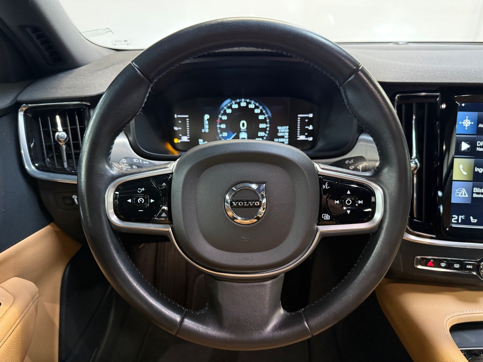 Sølv Volvo S90 fra 2017