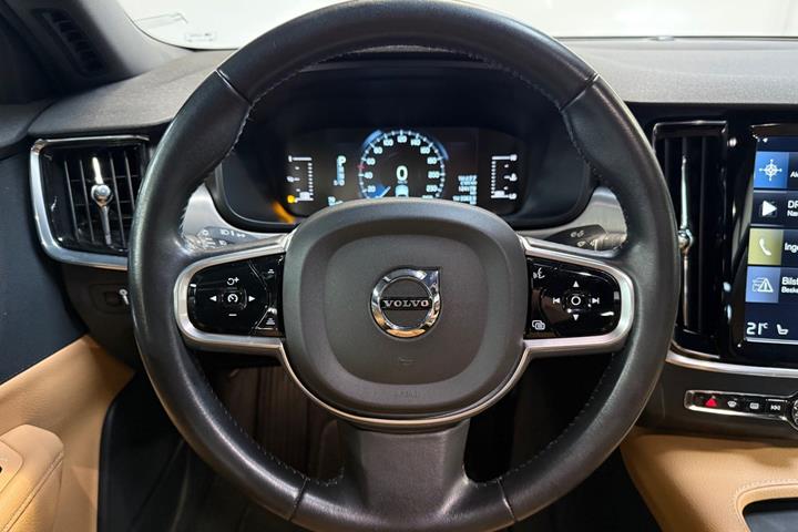 Sølv Volvo S90 fra 2017