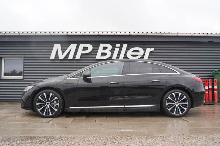 Sort Mercedes EQE300 fra 2023