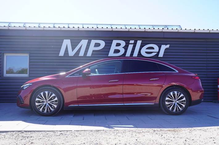 Rød Mercedes EQE350+ fra 2023