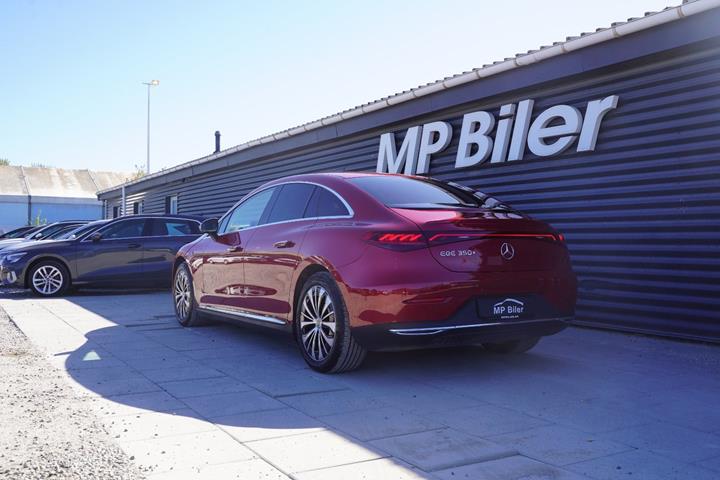 Rød Mercedes EQE350+ fra 2023