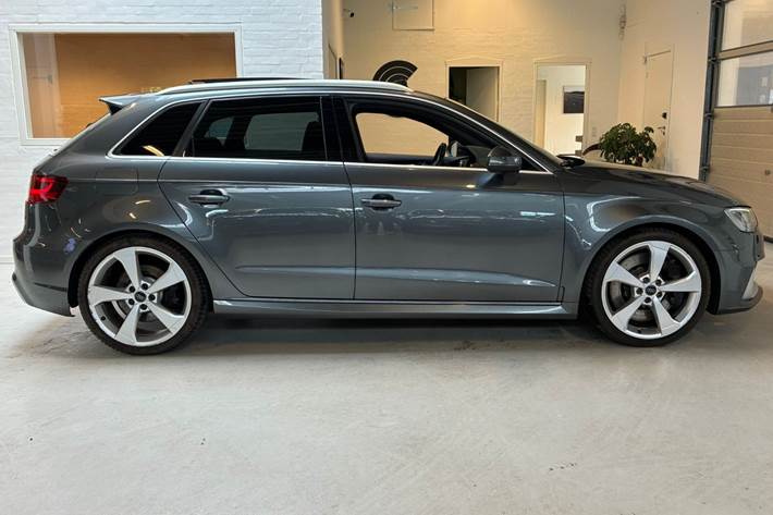Sølv Audi RS3 fra 2016