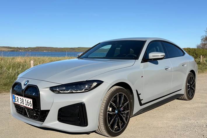 Grå BMW i4 fra 2024