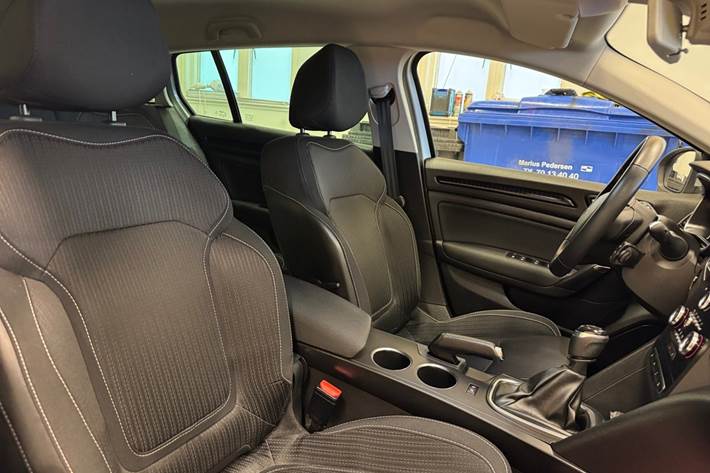 Sølv Renault Megane IV fra 2017