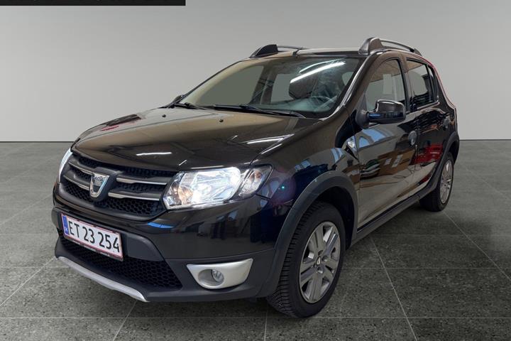 Sort Dacia Sandero fra 2016 set udefra