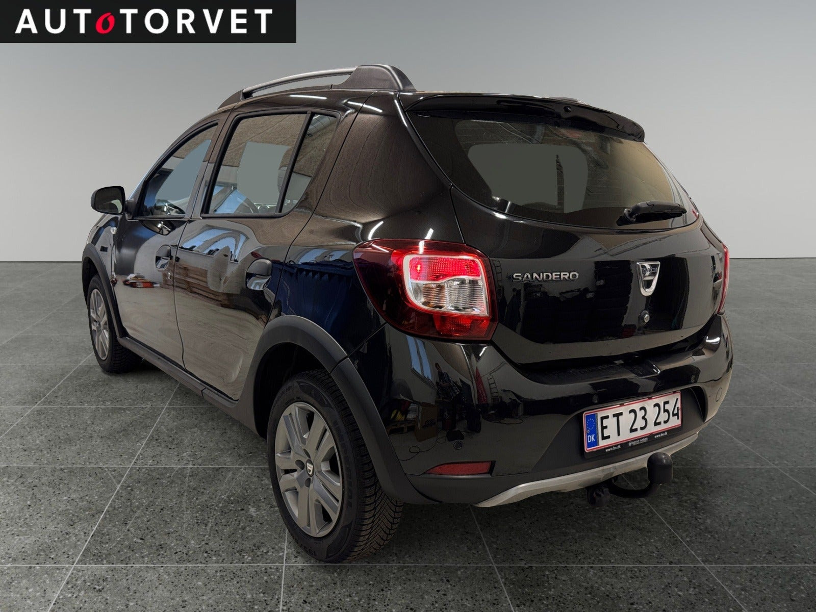 Sort Dacia Sandero fra 2016