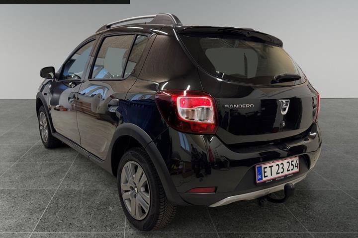 Sort Dacia Sandero fra 2016