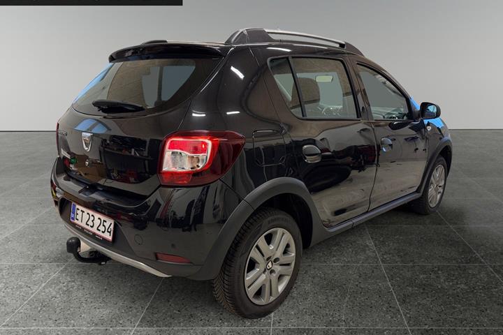 Sort Dacia Sandero fra 2016