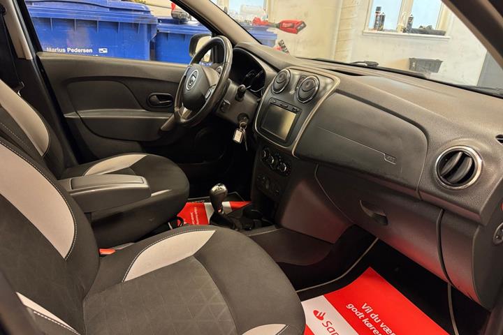 Sort Dacia Sandero fra 2016