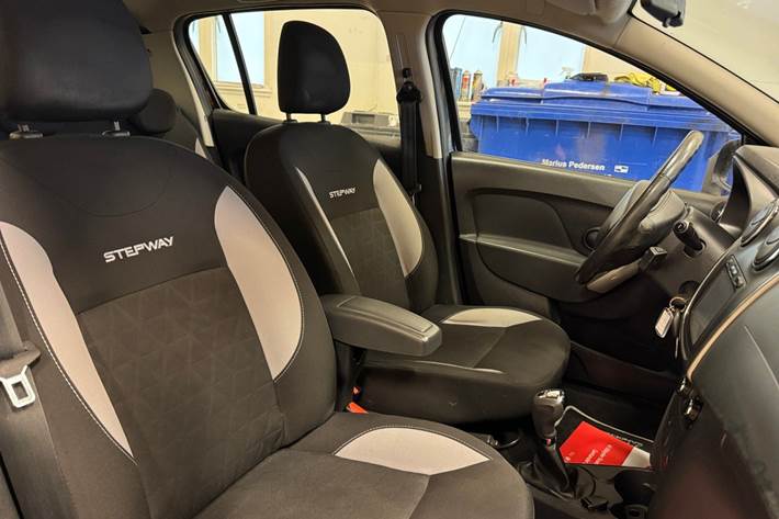 Sort Dacia Sandero fra 2016