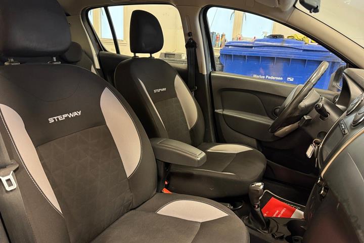Sort Dacia Sandero fra 2016